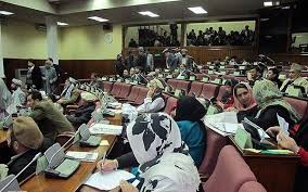 تاخیر در اعلام نتایج ابتدایی انتخابات، با واکنش تند نمایندگان مجلس روبرو شد