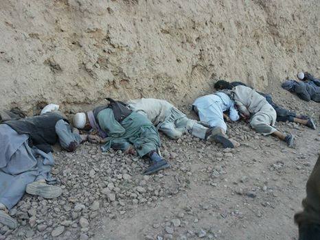 طالبان ۱۴ زن و مرد را در مرکز ولایت غور تیرباران کردند