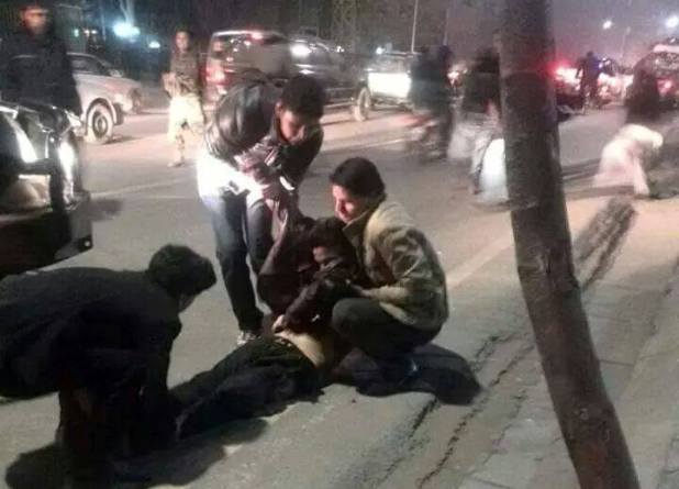 ۲۱ کشته و زخمی در نتیجه حمله انتحاری به لیسه استقلال