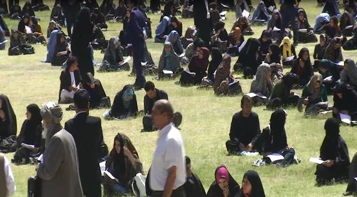 برگزاری آزمون آموزگاری در هرات – فساد در توزیع فورمه های داوطلبی