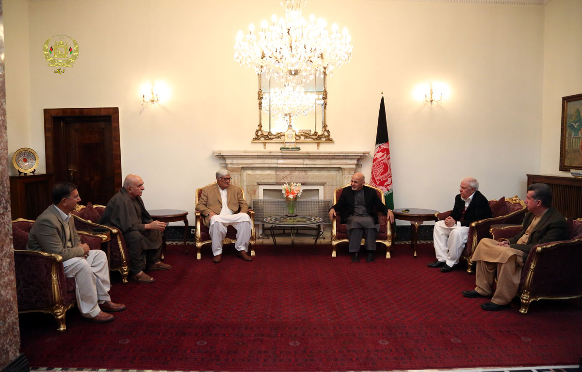 غنی با شماری از شخصیت های سیاسی پشتونخواه و کویته دیدار کرد