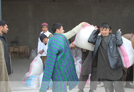 توزیع کمک برای ۶۰۰ خانواده بیجاشده در جوزجان