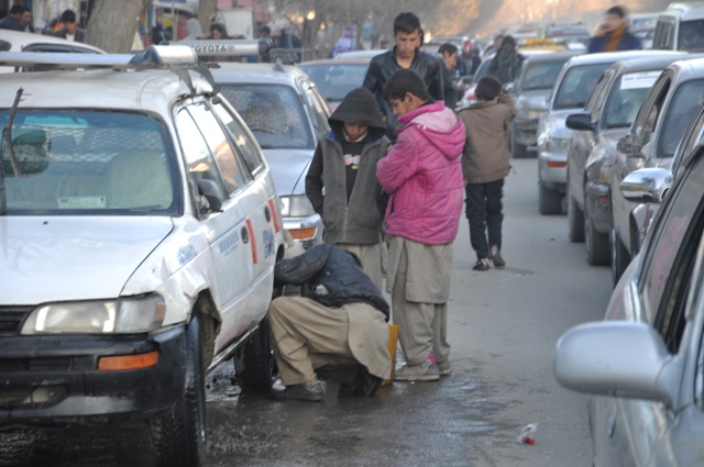 آینده‌ی تاریک کودکان کارگر افغانستان/ غیبت دولت و حامیان حقوق بشر