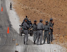 هشت پولیس همکار با طالبان در بادغیس دستگیر شدند