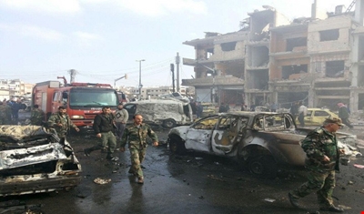 حملات انتحاری به مراکز امنیتی حمص ده‌ها کشته برجا گذاشت