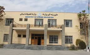تاخیر در توزیع دیپلوم‌، فرصت های کاری را از جوانان تحصیل کرده گرفته است
