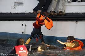 یک قایق پناهجویان، در آب های مدیترانه واژگون شد
