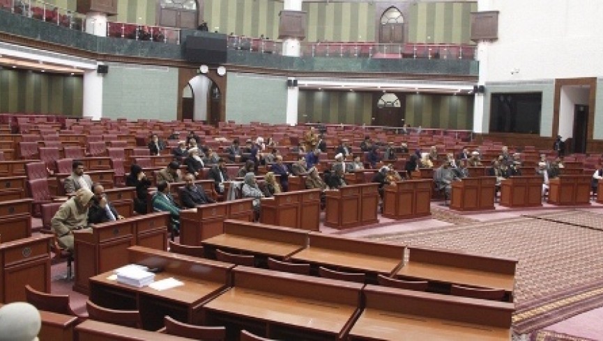 عدم نشر برخی قوانین تصویب شده پای وزرای عدلیه و امور پارلمانی را به مجلس کشاند