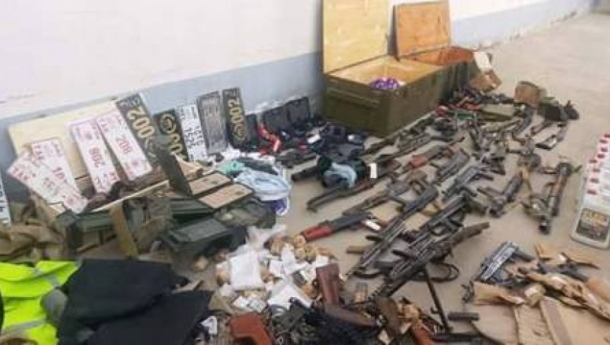 یک مخفیگاه سلاح در خانه افسر پولیس در تخار کشف شد