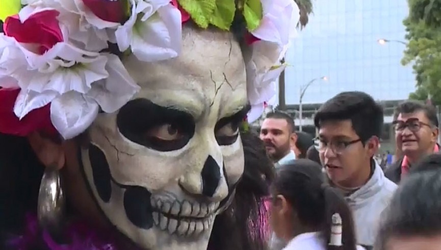 جشن روز مردگان / مکزیک  <img src="/images/video_icon.gif" width="16" height="13" border="0" align="top">