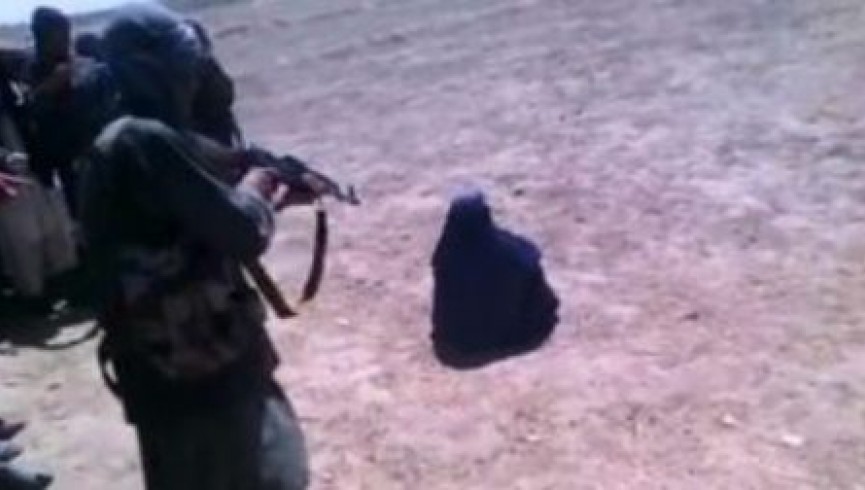 طالبان یک زن را به اتهام همکاری خانواده‌اش با دولت تیرباران کردند