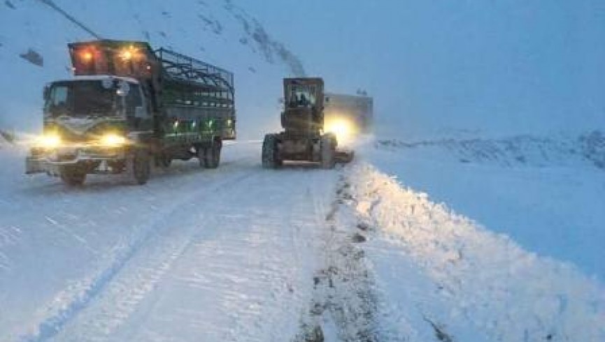 برف باری در سالنگ‌ها؛ رانندگان وسایل و تجهیزات زمستانی را با خود داشته باشند