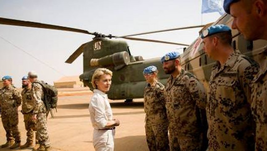 وزیر دفاع آلمان در یک سفر از پیش اعلام ناشده وارد افغانستان شد