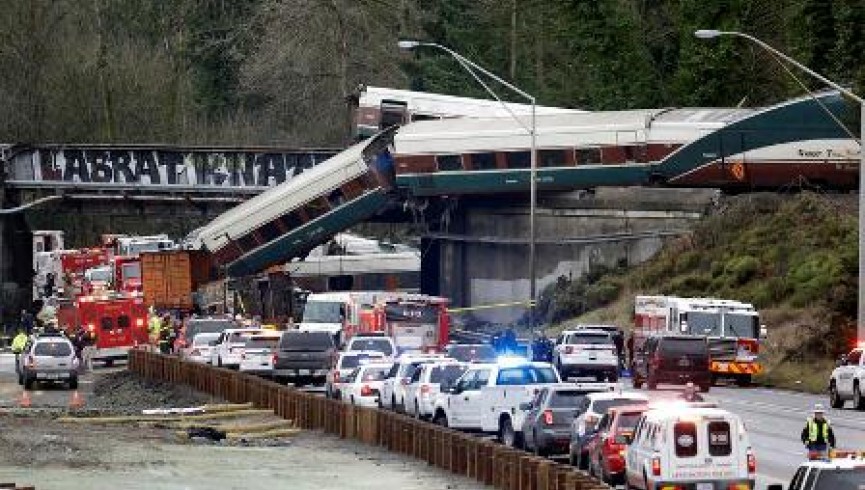خروج قطار از ریل در امریکا، 3 کشته و 100 زخمی برجای گذاشت