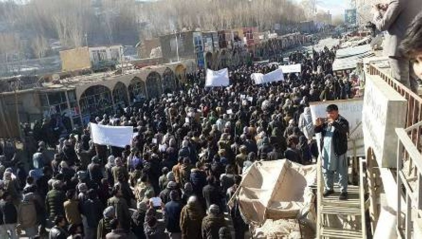 معترضان در بامیان، حکومت را به تبعیض و رفتار ناعادلانه متهم کردند
