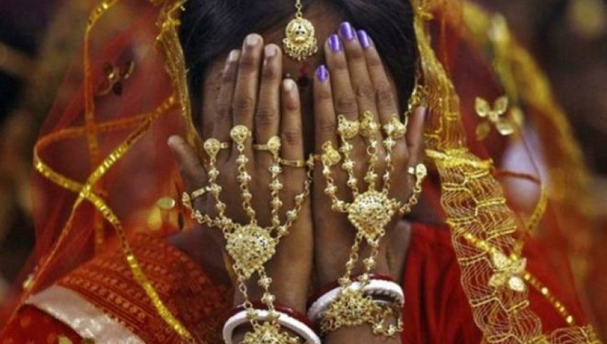 دختر هندی چند بار بخاطر پول با دختران عروسی کرد