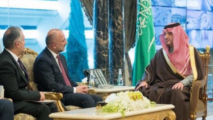 محمد حنیف اتمر له سعودي چارواکو سره پر افغان سولې خبرې کړې