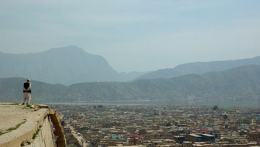 افغانستان در آتش، ارگ در سکوت
