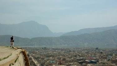 افغانستان در آتش، ارگ در سکوت