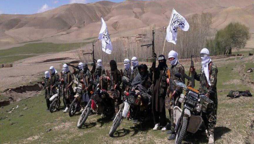 طالبان 30 سرباز ارتش را در بادغیس به رگبار بَستند