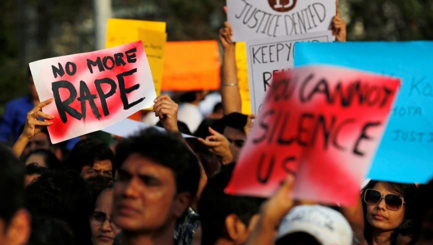 تجاوز گروهی معلمان و دانش آموزان به دختر 13 ساله هندی
