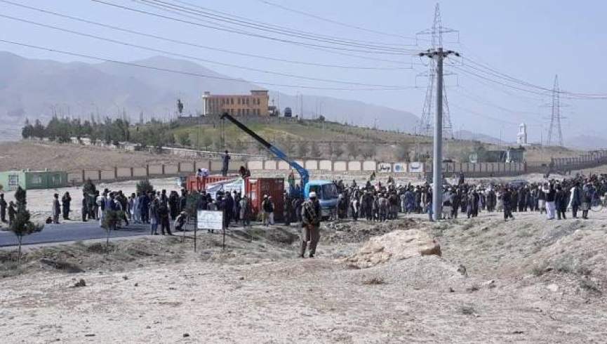 معترضان در میدان وردک شاهراه کابل- قندهار را بستند