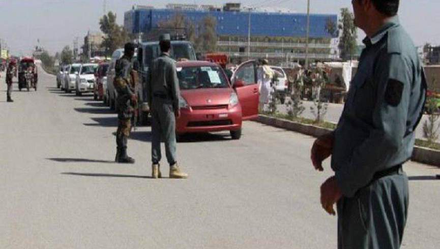 طالبان در فراه پنج سرباز را از موتر پائین کردند