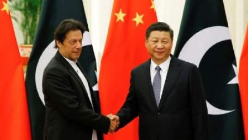چین 2 میلیارد دالر کمک اقتصادی در اختیار پاکستان قرار داد