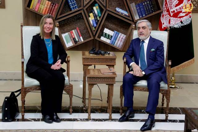 عبدالله و موگرینی بر حفظ دستاوردهای افغانستان در روند صلح تاکید کردند