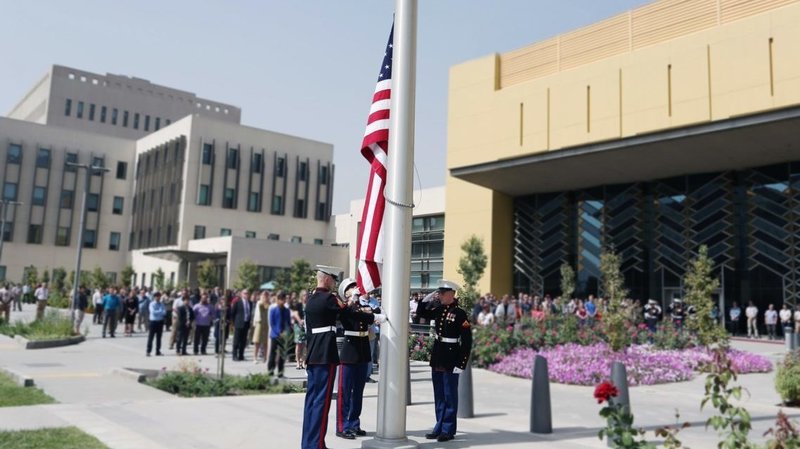 شمار کارکنان سفارت امریکا در کابل کاهش می‌یابد