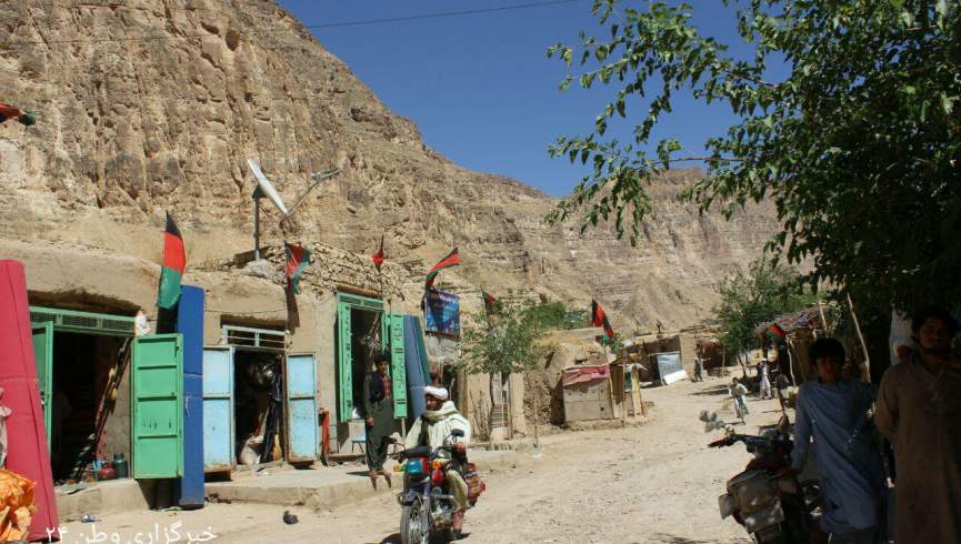 مردم جوند بادغیس در محاصره اقتصادی طالبان؛ دولت گفته از هوا مواد غذایی می‌رسانیم