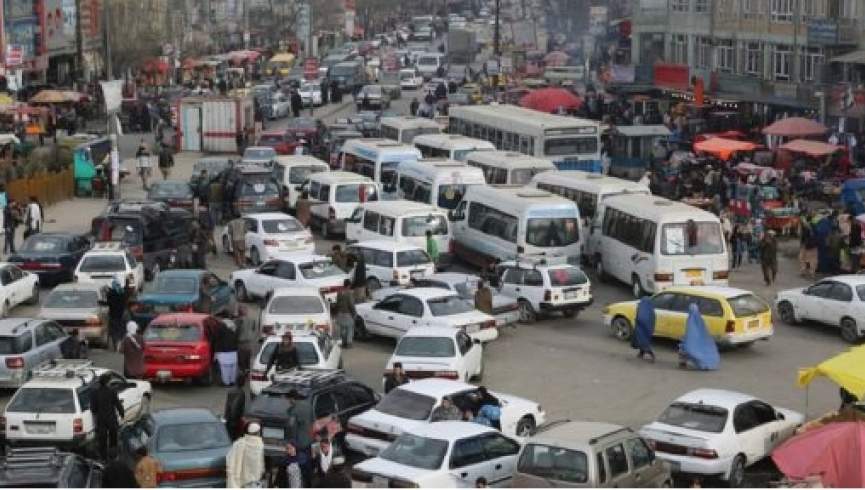 رانندگی در شهر کابل؛ از ازدحام ترافیکی تا ادعای توزیع پارچه‌های تقلبی به رانندگان