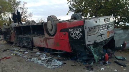 واژگون شدن یک بس مسافربری در شاهراه تخار- بدخشان، 5 کشته و 10 زخمی بر جای گذاشت