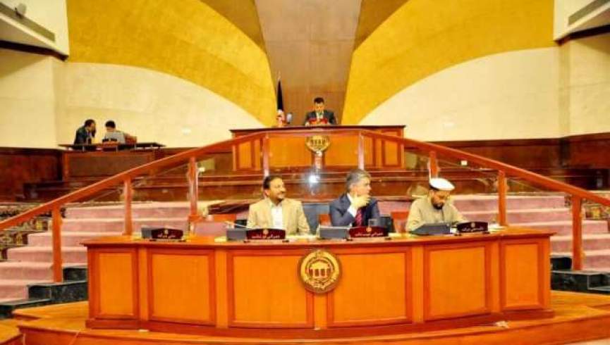 آغاز نشست مجلس به ریاست منشی بحث برانگیز شد