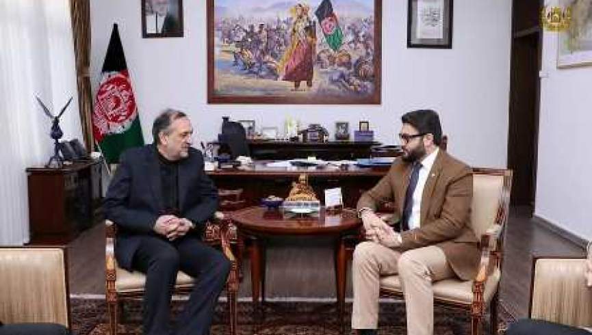 مشاور امنیت ملی کشور با سفیر ایران در کابل دیدار کرد
