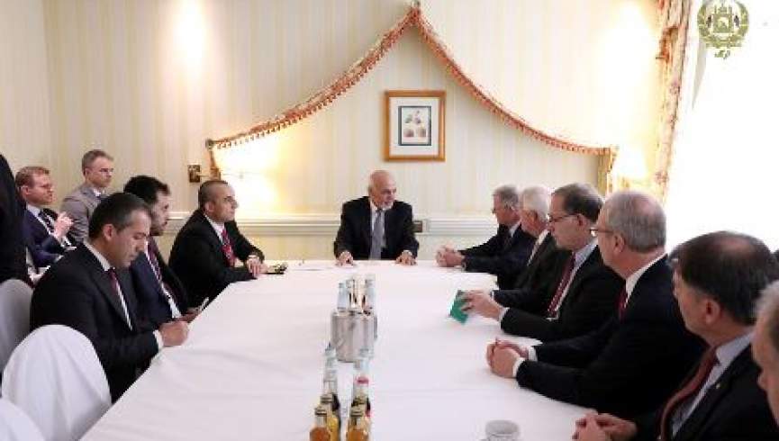 دیدار غنی با سناتوران امریکایی؛ تامین صلح پایدار در افغانستان خواست دو کشور است