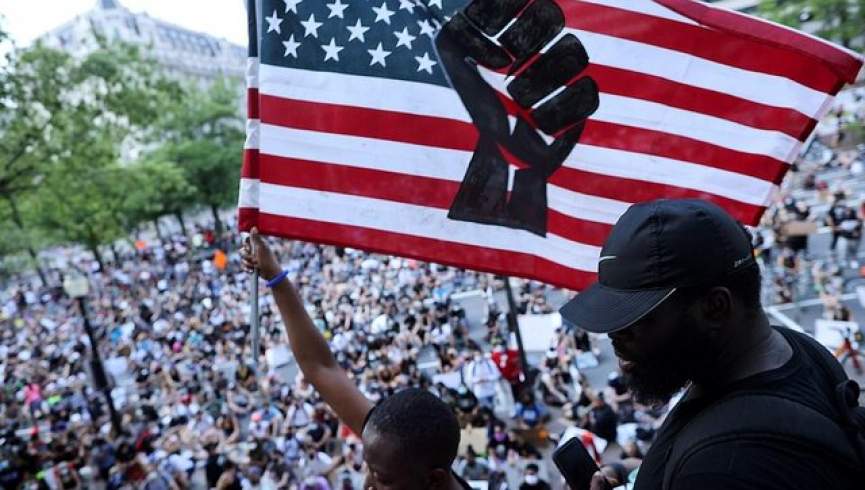 ده‌ها هزار نفر علیه نژاد پرستی در امریکا دست به تظاهرات زدند
