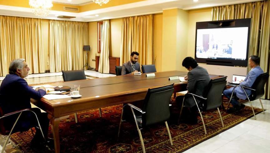 غنی و عبدالله با خلیل‌زاد درباره شروع مذاکرات بین‌الافغانی گفتگو کردند