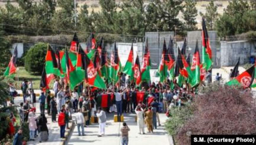 تجلیل از روز ملی بیرق در افغانستان؛ صلح زیر بیرق ملی امکان پذیر است نه بیرق بیگانگان