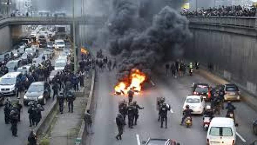 تظاهرات در فرانسه/ پولیس با گاز اشک آور حمله کرد