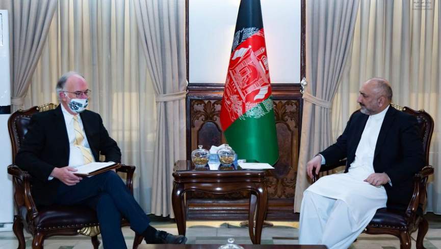 دیدار اتمر با ویلسون؛ وزیر خارجه افغانستان از بازنگری توافقنامه امریکا و طالبان استقبال کرد