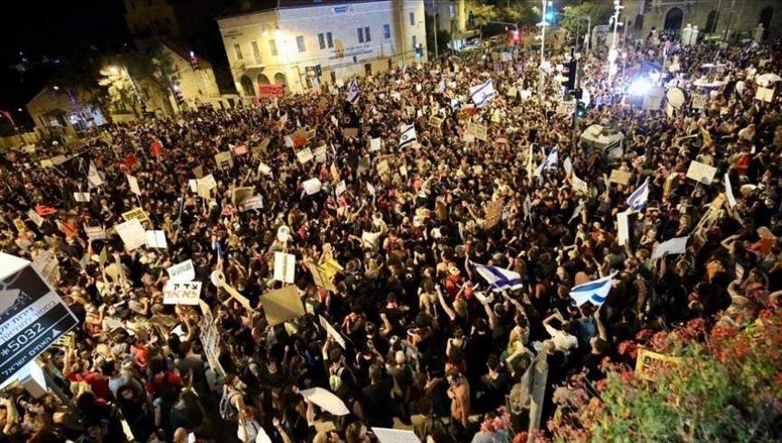 تظاهرات هزاران اسراییلی علیه نتانیاهو مقابل منزل وی