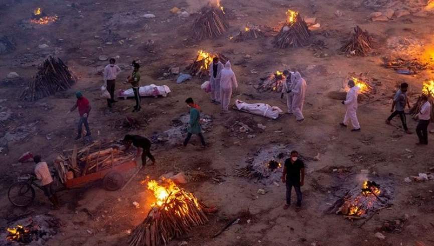 کمبود چوب برای سوزاندن اجساد / مرگ حدودا ۴۰۰۰ هزار هندی دیگر در یک روز