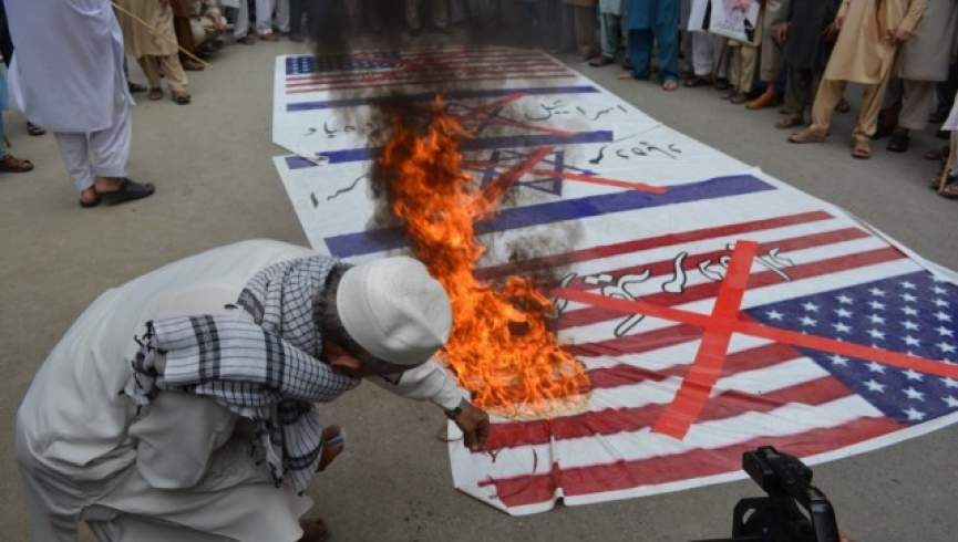 پاکستانی ها بیرق اسراییل و امریکا را آتش زدند