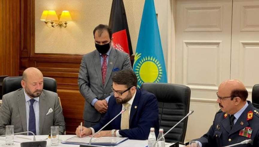 افغانستان و قزاقستان توافقنامه همکاری‌های نظامی امضا کردند