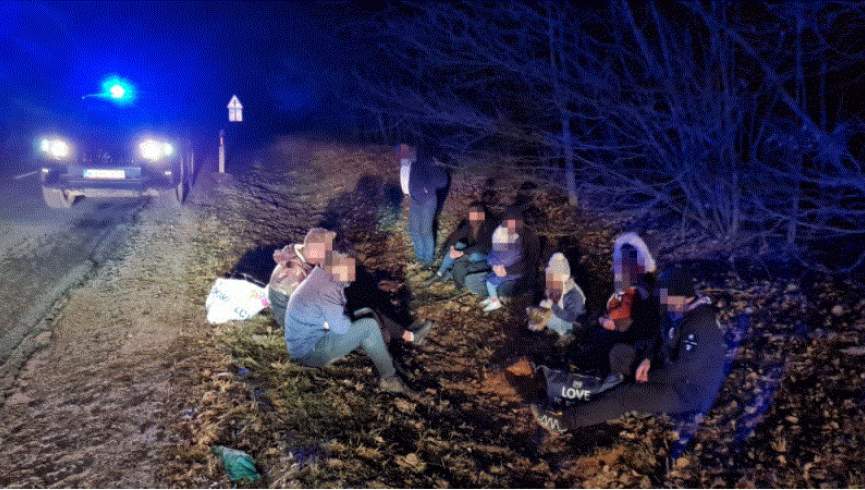 پولیس آلمان 16 مهاجر افغان را از یک موتر باربری پیدا کرد