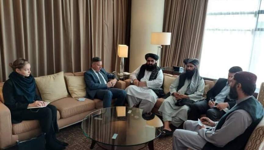 طالبان با سفیر آلمان روی پرداخت معاشات کارمندان صحی و معلمین صحبت کردند