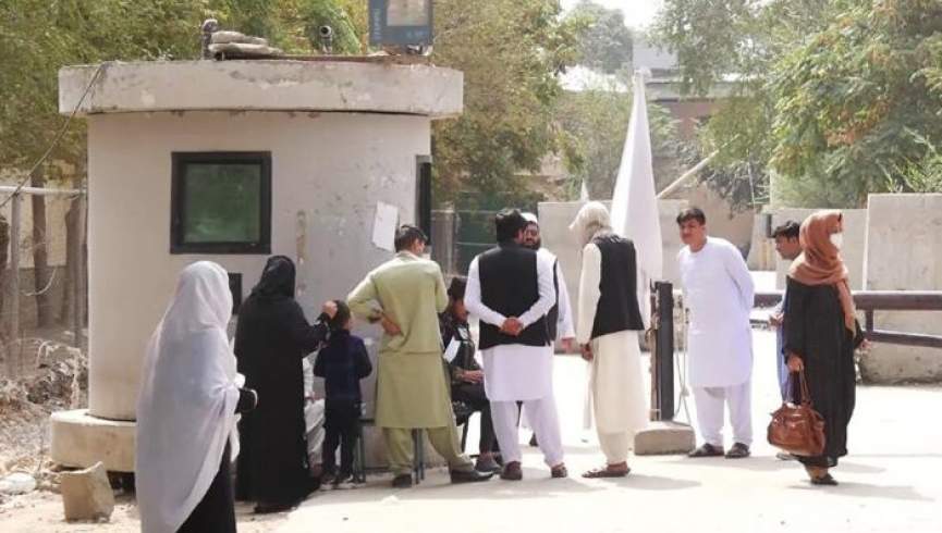 طالبان سه زن متقاضی پاسپورت را در غزنی برای چند ساعت توقف کردند