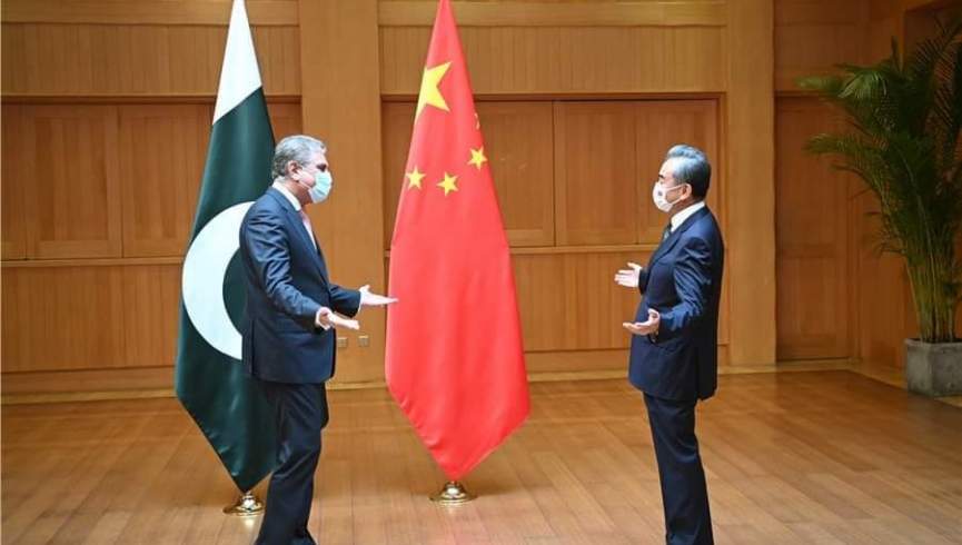 وزرای خارجه پاکستان و چین در مورد افغانستان و جهان گفتگو کردند