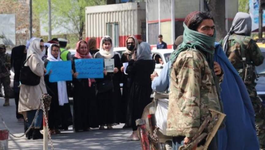 فعالان زن در کابل بر علیه دستور حجاب اجباری طالبان تظاهرات کردند